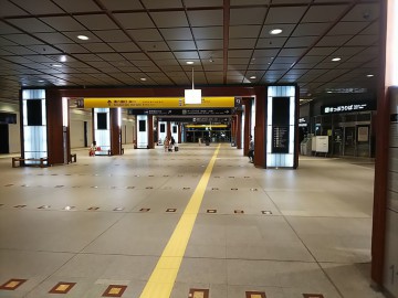 深夜　金沢駅